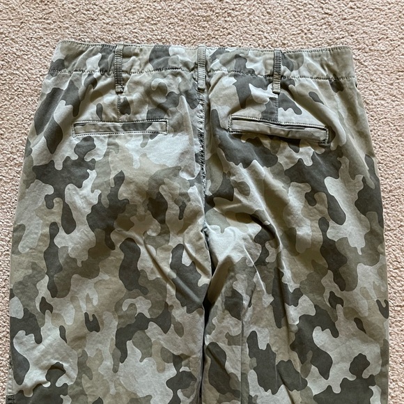 Gap Khakis Straight High Rise Camo Crop Pants - Picture 6 of 6